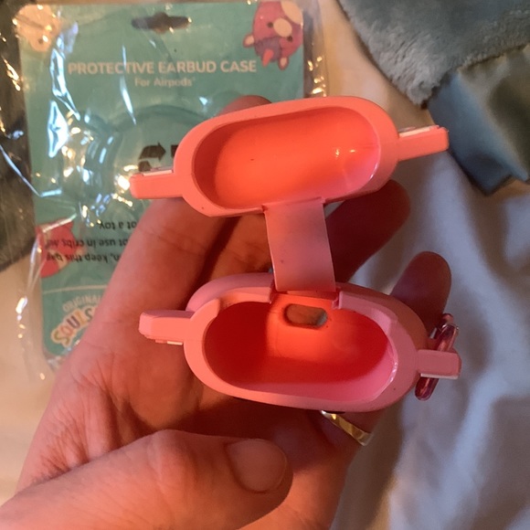 Archie the axolotl squishmallow airpod case NWT still sealed - Picture 9 of 9